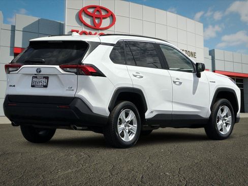 Certified 2021 Toyota RAV4 LE AWD/4WD image 3