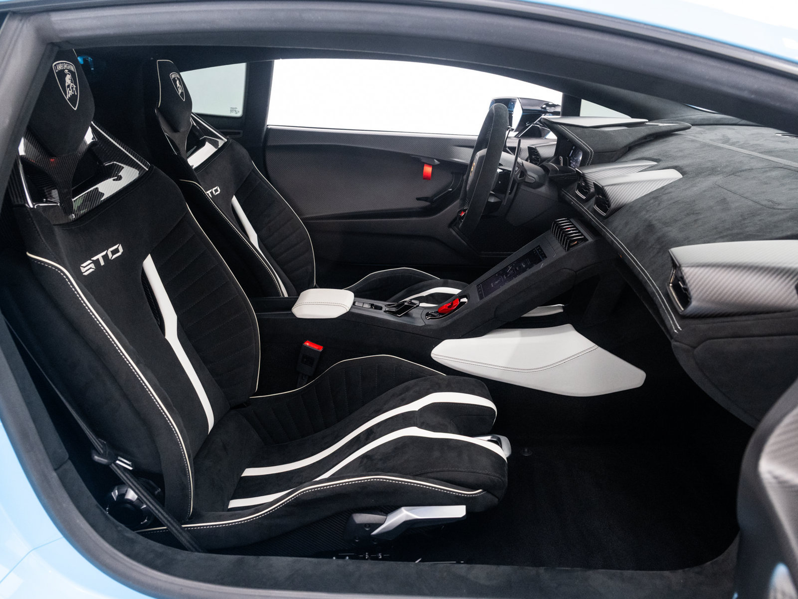 Used 2022 Lamborghini Huracan STO RWD image 41