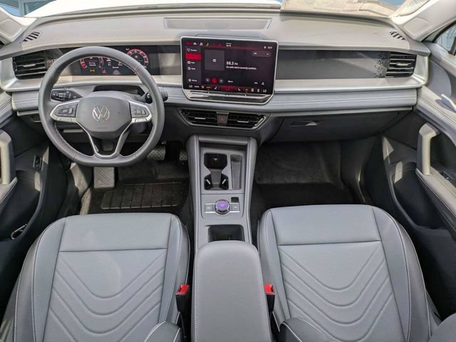 New 2026 Volkswagen Tiguan SE FWD image 13