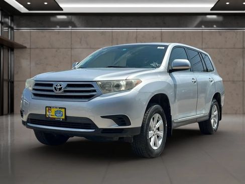 Used 2013 Toyota Highlander FWD image 2