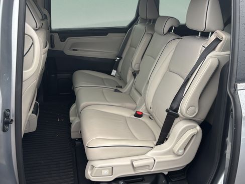 Certified 2025 Honda Odyssey Touring image 11