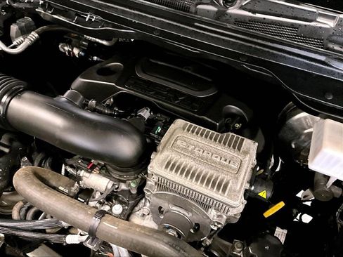 Used 2024 RAM 1500 Laramie AWD/4WD image 36