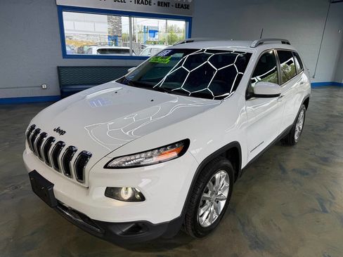 Used 2017 Jeep Cherokee Limited FWD image 10