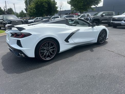 Used 2024 Chevrolet Corvette Stingray Premium Conv w/ Z51 Performance Package RWD image 3