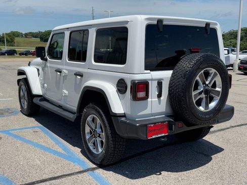 Used 2021 Jeep Wrangler Unlimited Sahara AWD/4WD image 8