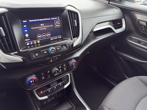 Used 2023 GMC Terrain SLE w/ Driver Convenience Package image 22