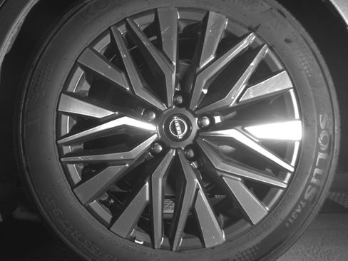 Used 2025 Nissan Altima 2.5 SV image 14