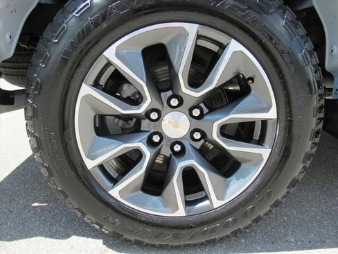 Used 2024 Chevrolet Silverado 1500 LT AWD/4WD image 8