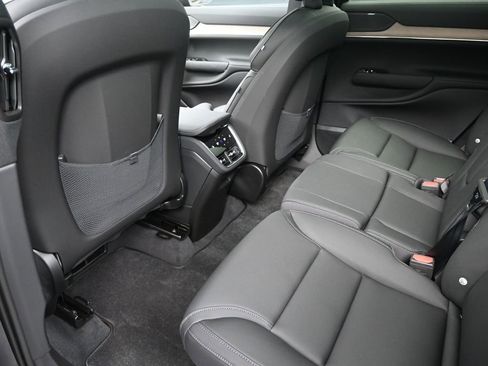 New 2025 Volvo EX90 Plus image 13