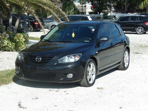 Used 2004 MAZDA MAZDA3 s w/ Moonroof & 6-CD Pkg image 2