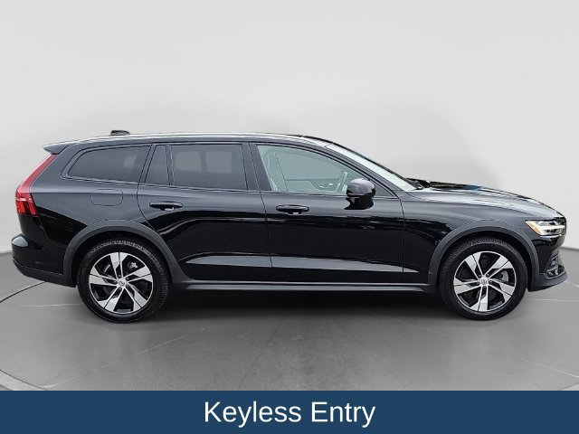 Used 2023 Volvo V60 B5 Cross Country Plus w/ Climate Package AWD/4WD image 10