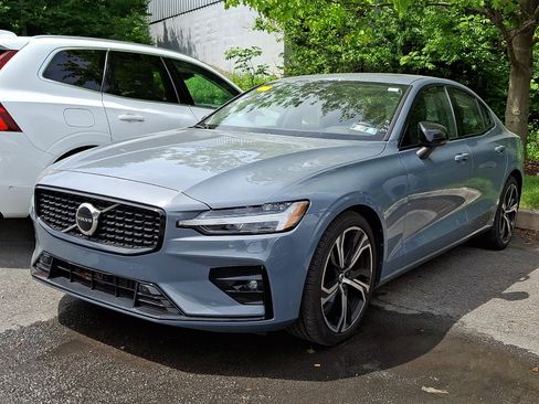 Used 2023 Volvo S60 B5 Core w/ Climate Package FWD image 3