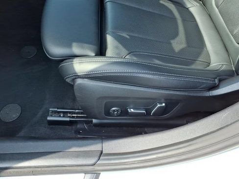 Used 2025 BMW 330i Sedan RWD image 5