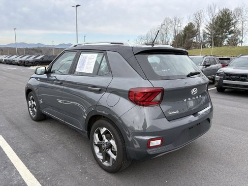 Used 2024 Hyundai Venue Limited image 6