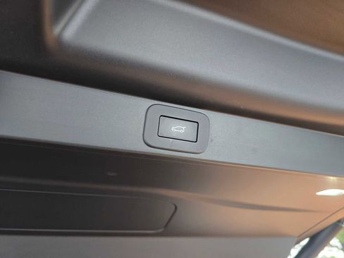 Used 2024 Land Rover Range Rover Long Wheelbase SE image 19