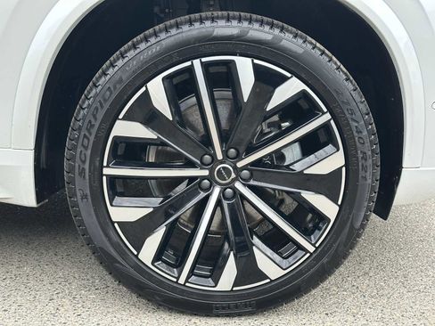 Used 2025 Volvo XC90 B6 Plus w/ Protection Package Premier AWD/4WD image 9