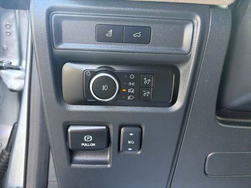 Used 2024 Ford Expedition Limited image 28