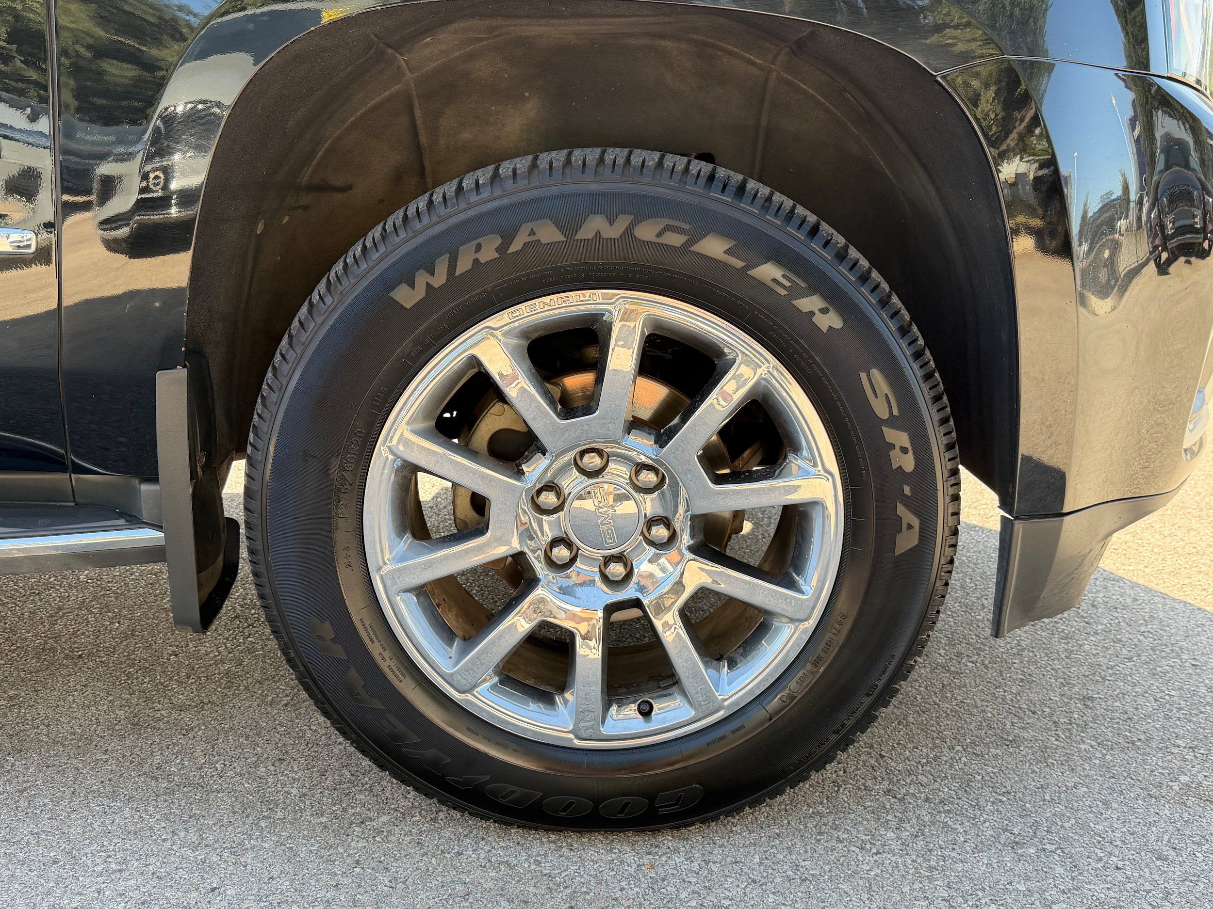 Used 2015 GMC Yukon Denali AWD/4WD image 9