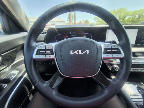 Used 2023 Kia Telluride EX w/ EX Captain's Chair Package AWD/4WD image 15