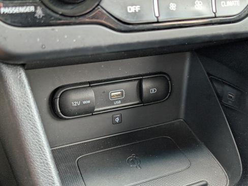 Used 2022 Kia Niro EX Premium FWD image 18