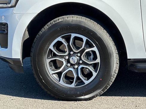 Used 2024 Ford Expedition XLT AWD/4WD image 28
