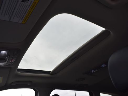 Used 2025 Kia Telluride S AWD/4WD image 12