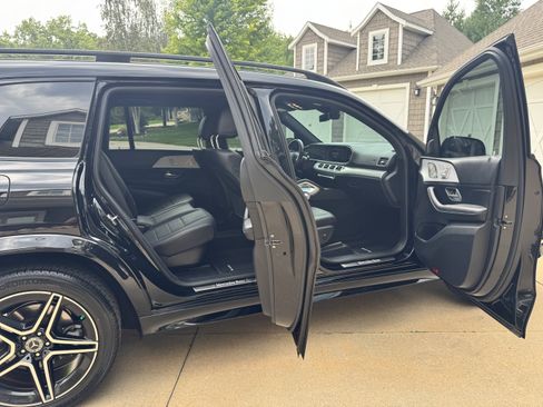 Used 2022 Mercedes-Benz GLS 450 4MATIC w/ AMG Line Exterior image 19