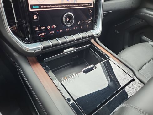 Certified 2025 GMC Yukon XL Denali image 11