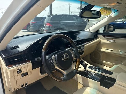 Used 2014 Lexus ES 350 w/ Premium Package FWD image 8