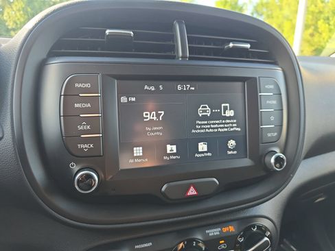 Used 2020 Kia Soul S FWD image 21