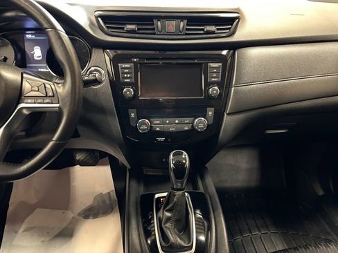 Used 2018 Nissan Rogue SV w/ Premium Package AWD/4WD image 11