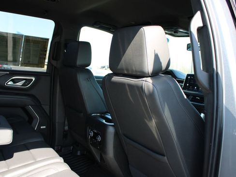 Used 2022 Chevrolet Suburban Z71 image 35