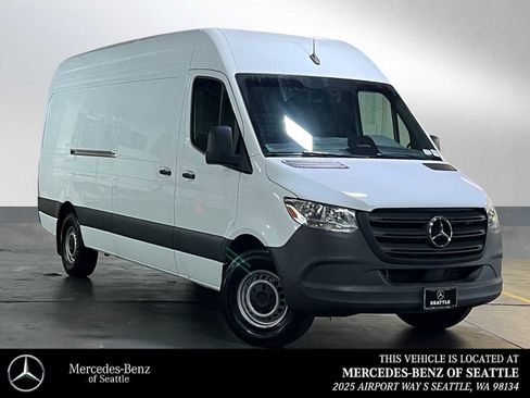 Used 2025 Mercedes-Benz Sprinter 2500 image 1