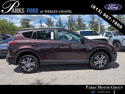 Used 2017 Toyota RAV4 LE AWD/4WD image 3
