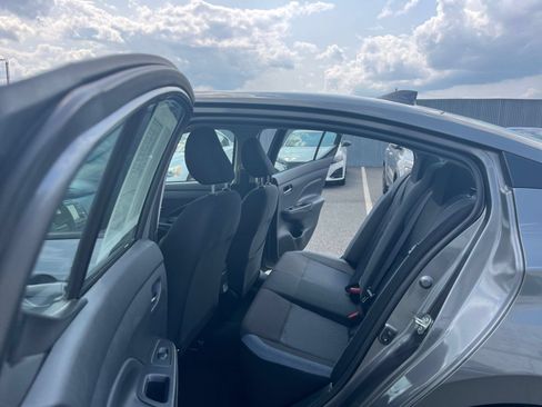 Used 2025 Nissan Versa SV FWD image 25