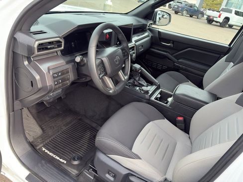 Used 2025 Toyota Tacoma TRD Off-Road image 10