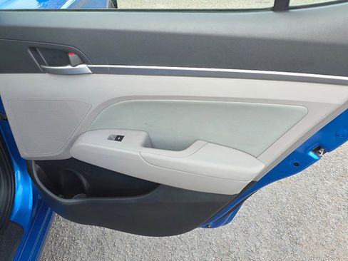 Used 2017 Hyundai Elantra SE image 21