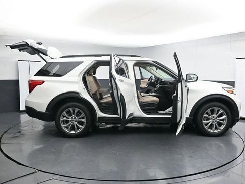 Used 2023 Ford Explorer XLT w/ Equipment Group 202A AWD/4WD image 38