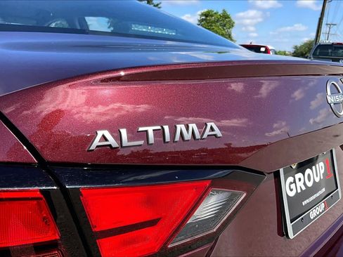 Used 2025 Nissan Altima 2.5 SV FWD image 10