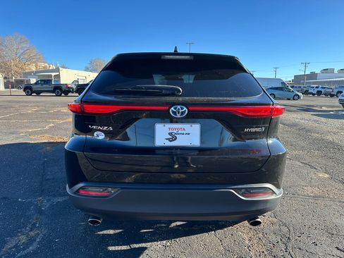 Used 2021 Toyota Venza LE image 9