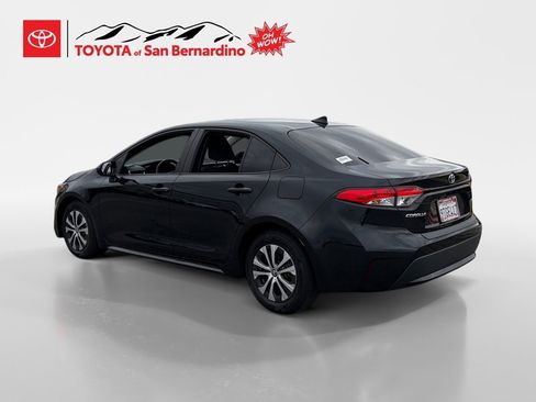 Certified 2022 Toyota Corolla LE image 3
