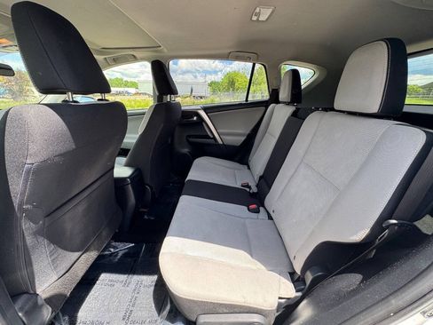 Used 2018 Toyota RAV4 XLE AWD/4WD image 12