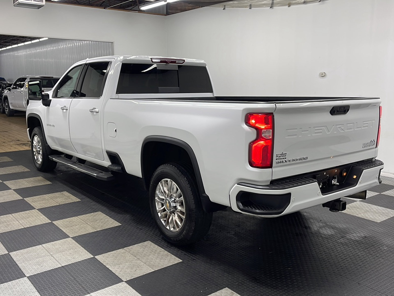 Used 2023 Chevrolet Silverado 3500 High Country w/ Safety Package II AWD/4WD image 16