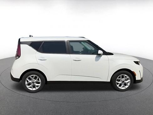 Used 2025 Kia Soul LX w/ LX Technology Package FWD image 16