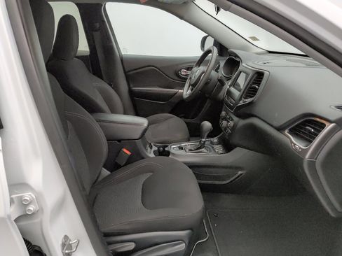 Used 2019 Jeep Cherokee Latitude w/ Popular Appearance Group AWD/4WD image 21