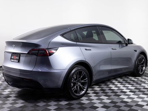 Used 2025 Tesla Model Y Long Range image 7