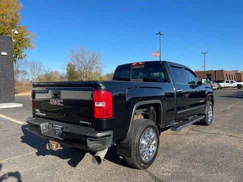 Used 2016 GMC Sierra 2500 Denali w/ Duramax Plus Package AWD/4WD image 5