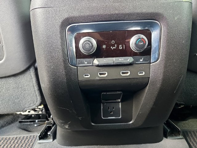 Used 2023 GMC Yukon XL Denali Ultimate AWD/4WD image 16