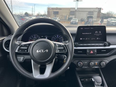 Used 2023 Kia Forte LXS w/ LXS Technology Package image 2