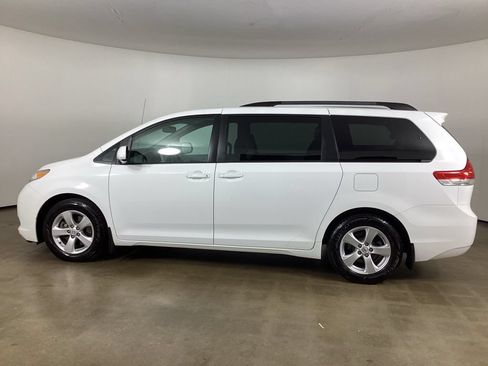 Used 2013 Toyota Sienna LE FWD image 8